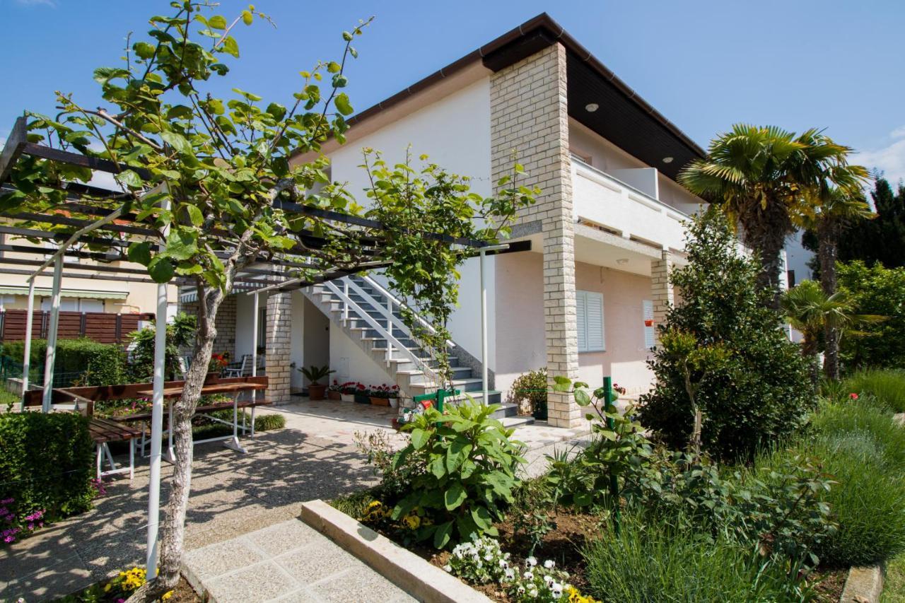 Rooms & Apartment Albina Baška Exterior foto