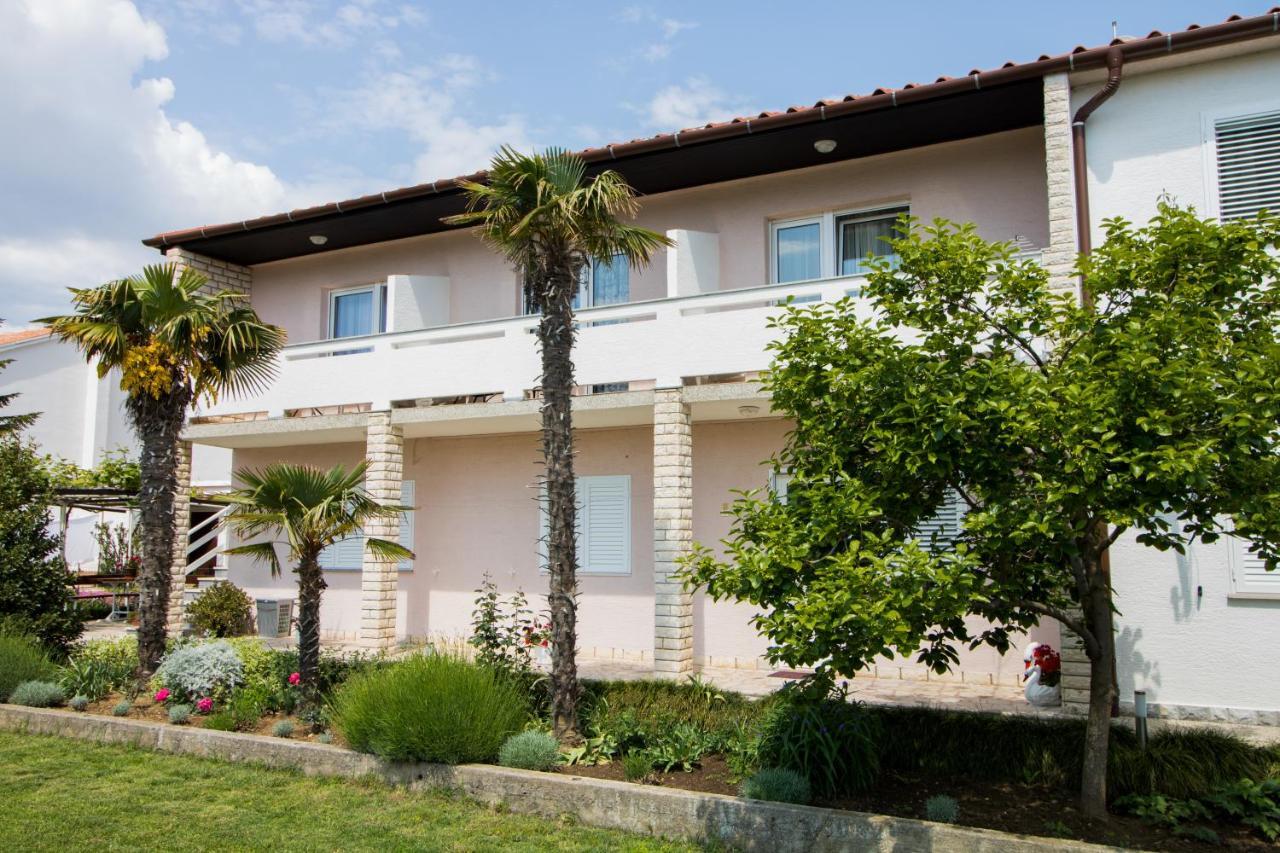 Rooms & Apartment Albina Baška Exterior foto